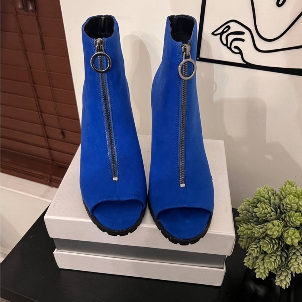 Bar lll Dillanf cobalt bootie